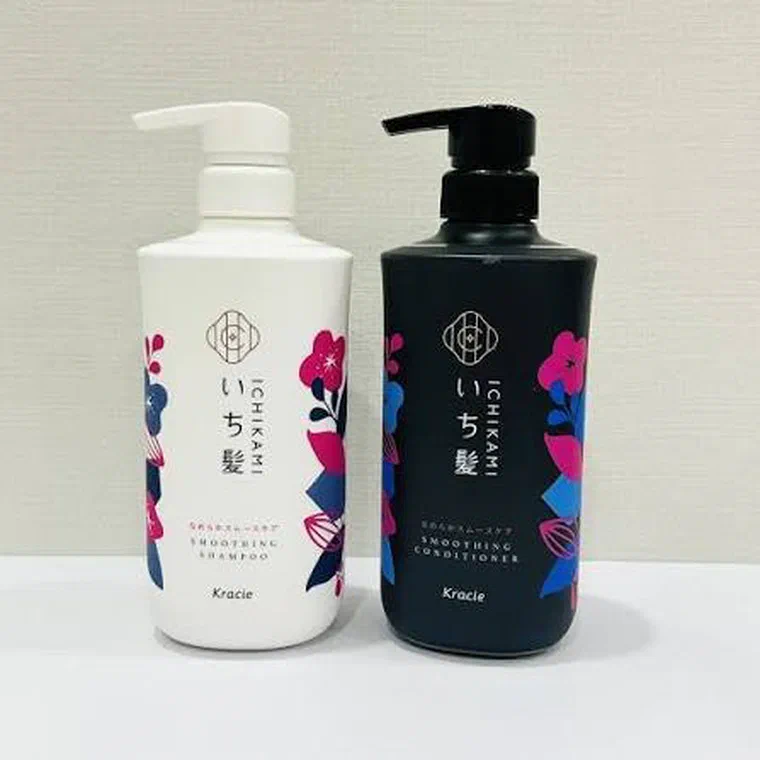 Bộ dầu gội và dầu xả Ichikami Smoothing của Kracie, chai trắng và chai đen
