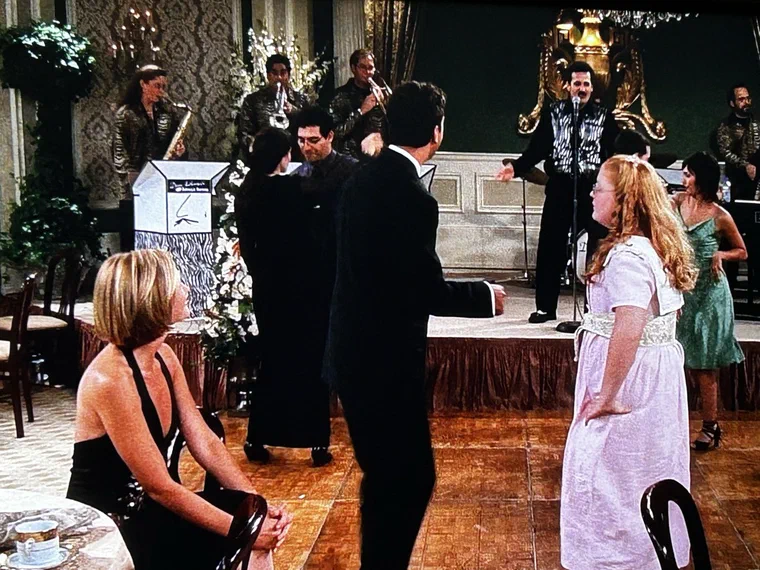 Chandler Bing ở tập đám cưới trong Friends