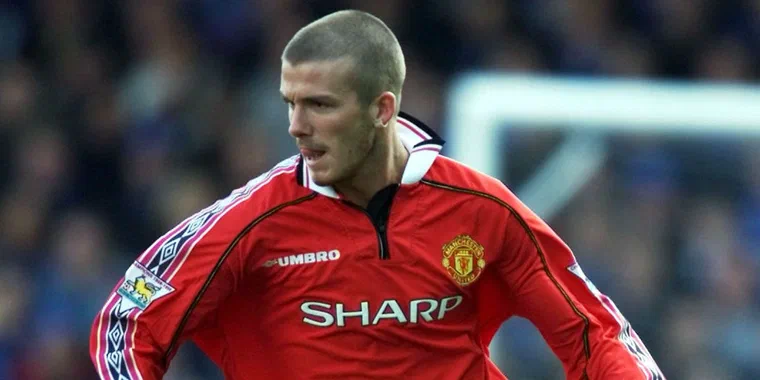 David Beckham với kiểu tóc cắt sát thời Manchester United
