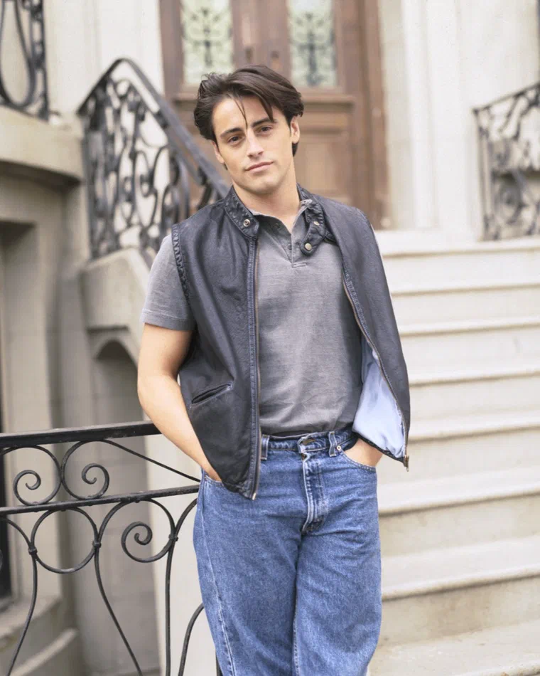 Joey Tribbiani với kiểu tóc ngắn tạo texture